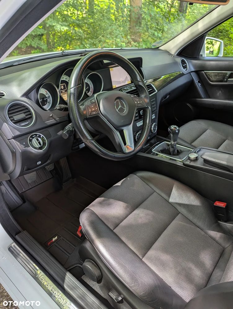 Mercedes-Benz Klasa C 200 CGI BlueEff Avantgarde - 7
