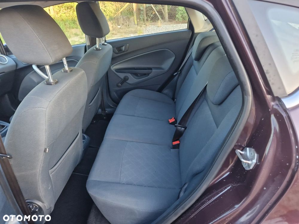 Ford Fiesta 1.6 Ghia - 18