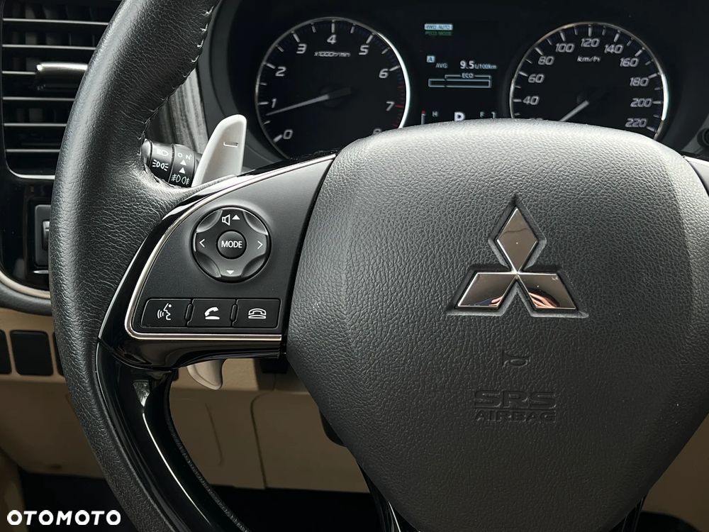 Mitsubishi Outlander - 16