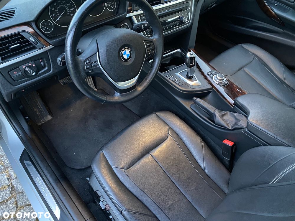 BMW Seria 3 335i Luxury Line - 11