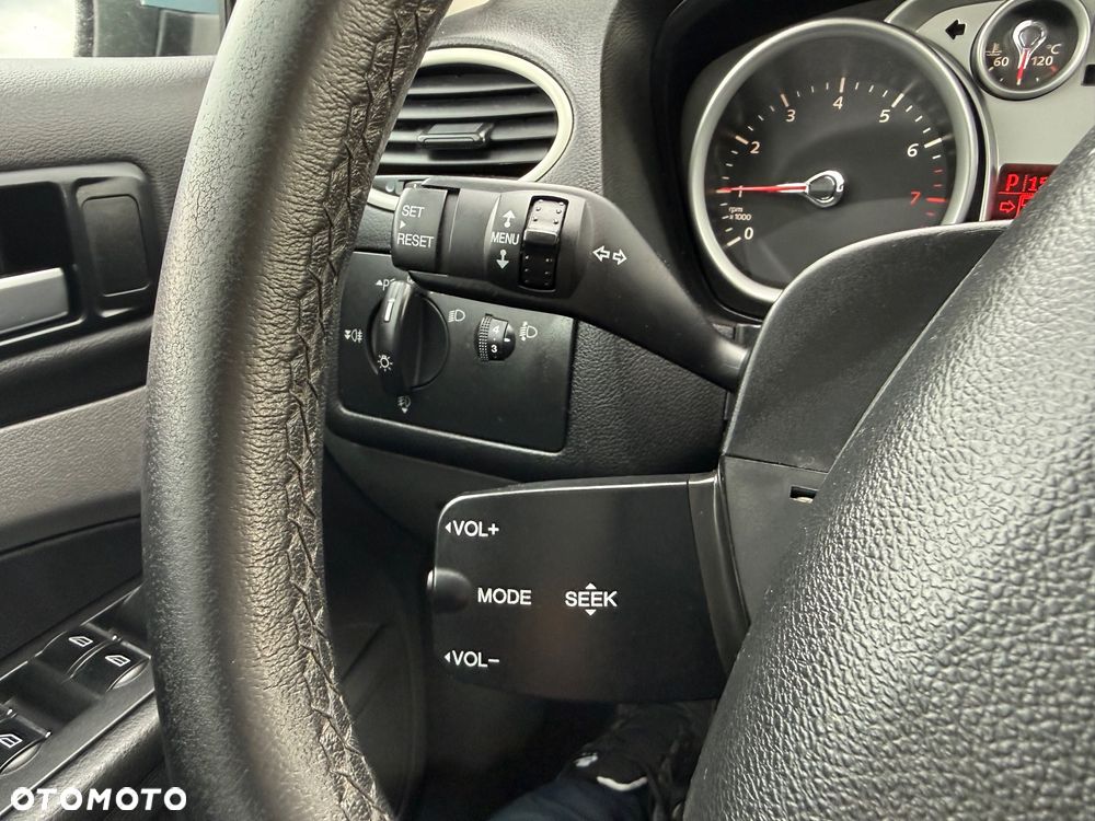Ford Focus 2.0 16V Titanium - 13