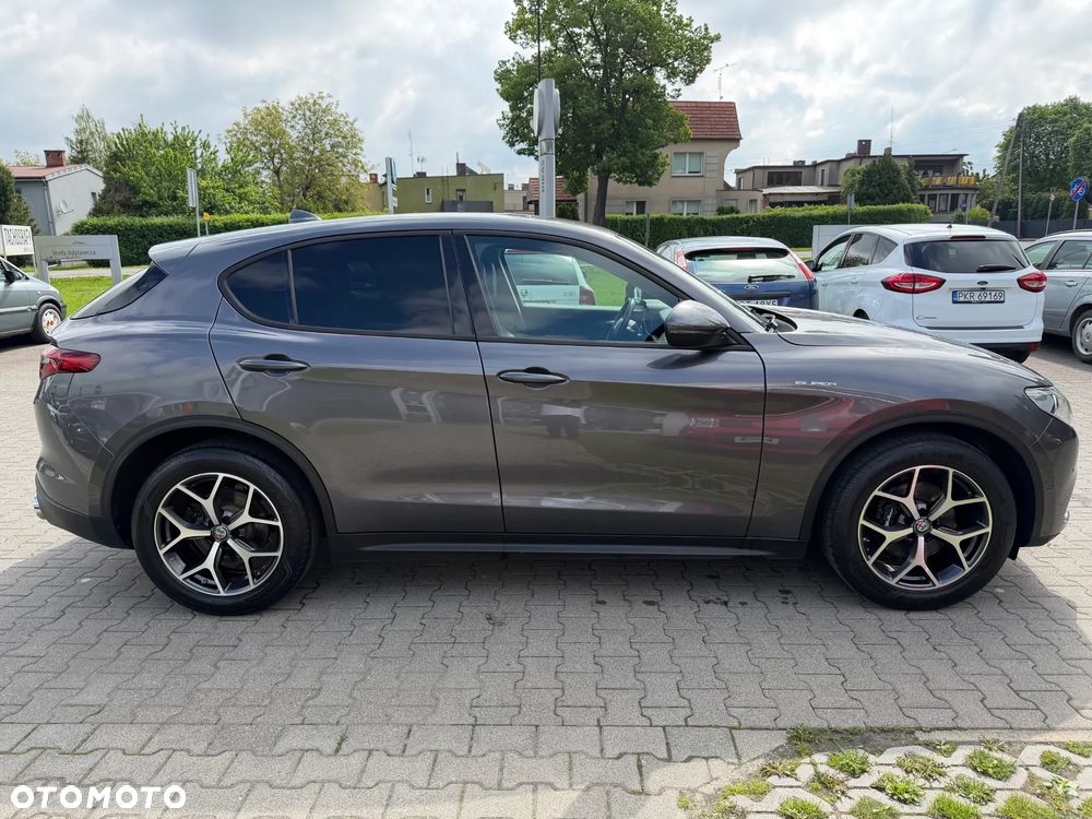 Alfa Romeo Stelvio - 4