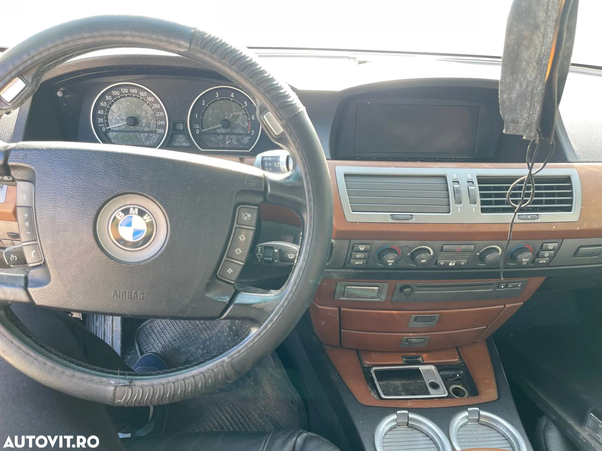 Dezmembrari BMW Seria 7 E65 / 4.4i / Benzina - 6