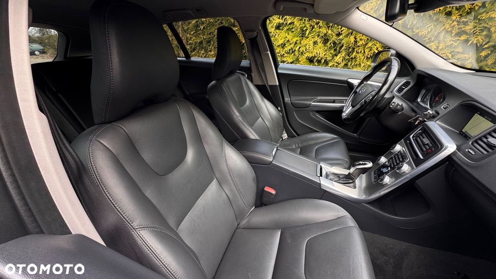 Volvo V60 D4 Geartronic Momentum - 36