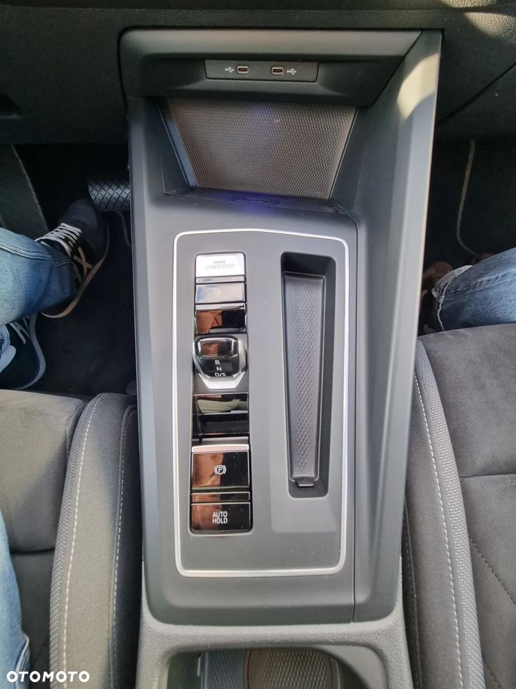 Volkswagen Golf VIII 1.5 eTSI EVO Style DSG - 23