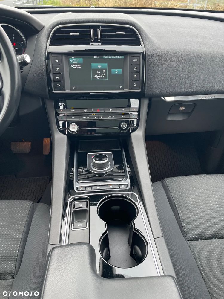 Jaguar F-Pace 20d AWD Prestige - 19