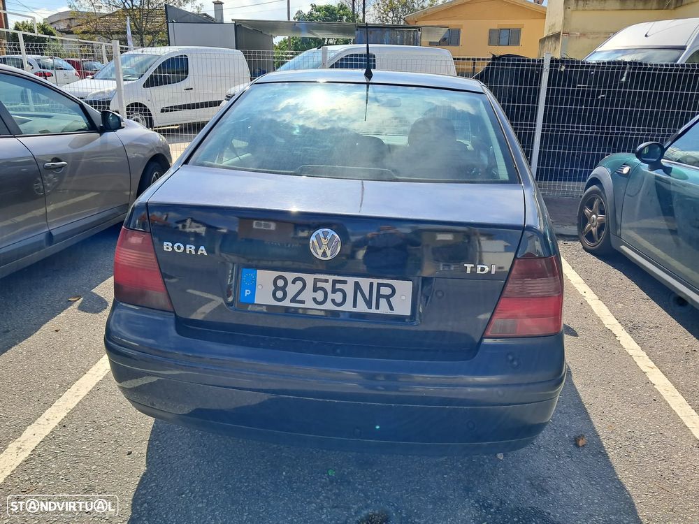 VW Bora 1.9 TDi Highline - 11