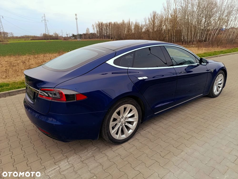 Tesla Model S - 22