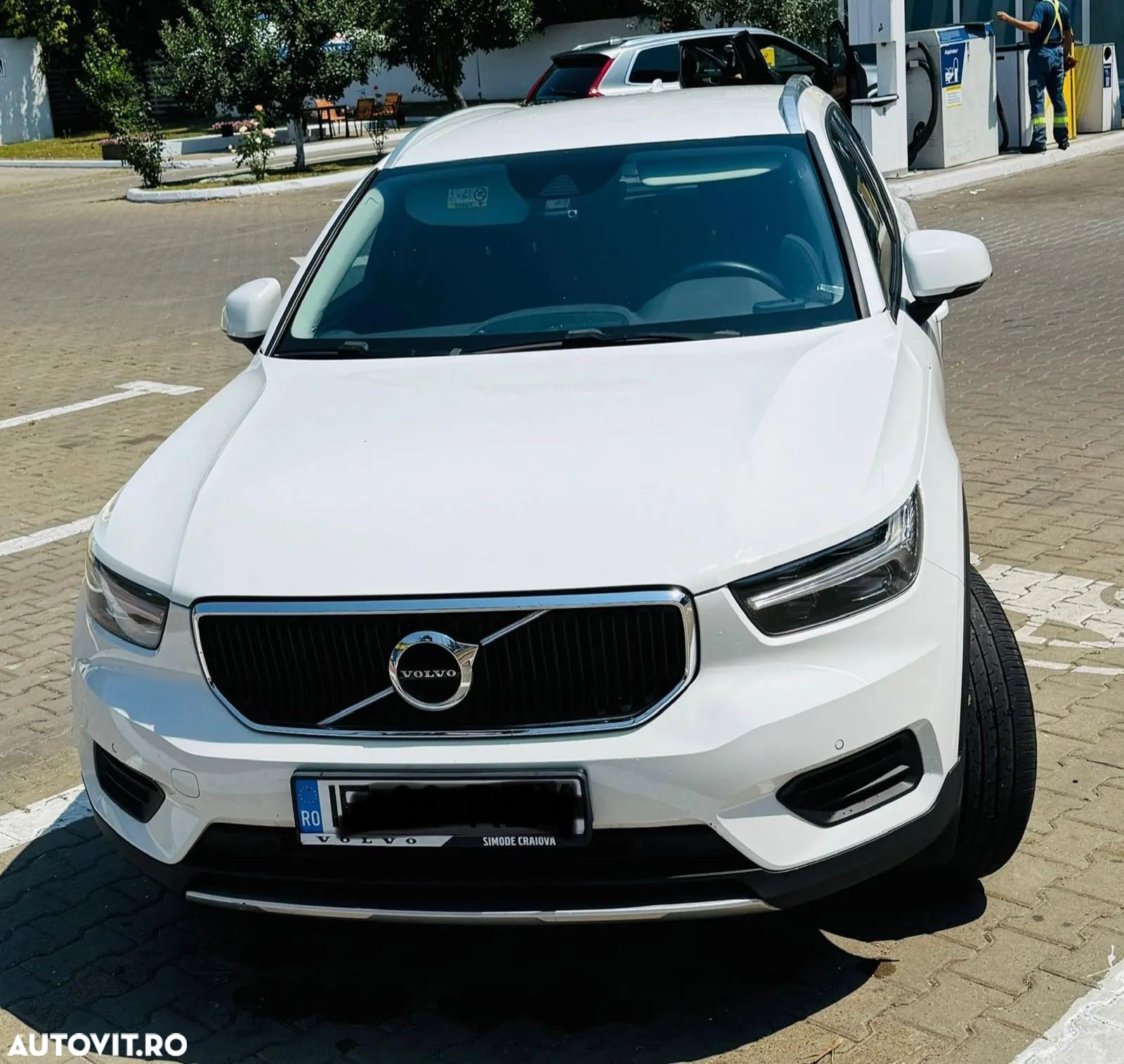 Volvo XC 40 B4 AT8 AWD Mild Hybrid Momentum Pro - 1