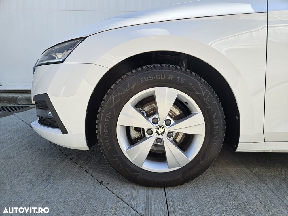 Skoda Octavia 2.0 TDI DSG Ambition - 5