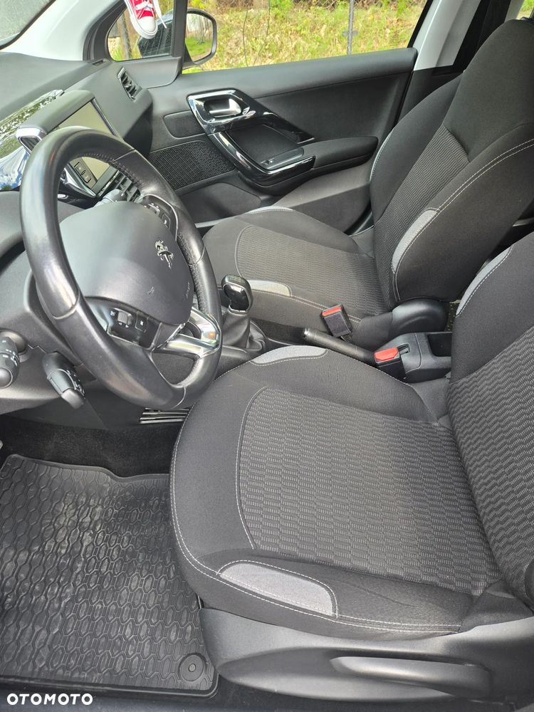Peugeot 208 1.2 PureTech Style - 10