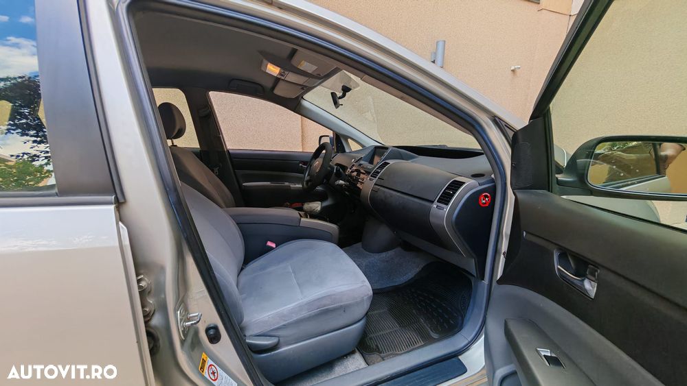 Toyota Prius (Hybrid) Executive - 25