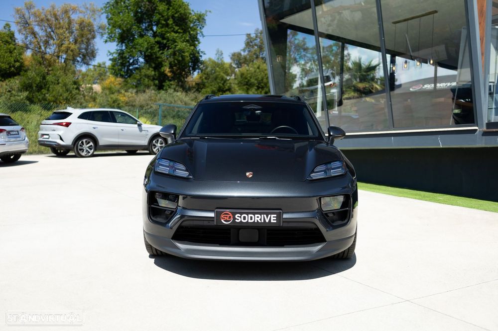 Porsche Macan Electric 4 - 5