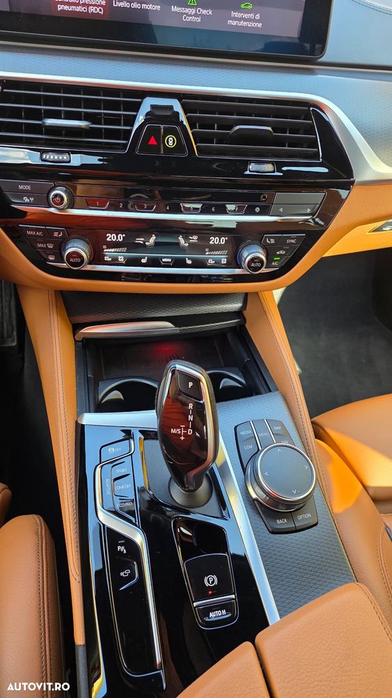 BMW Seria 5 550i xDrive - 15