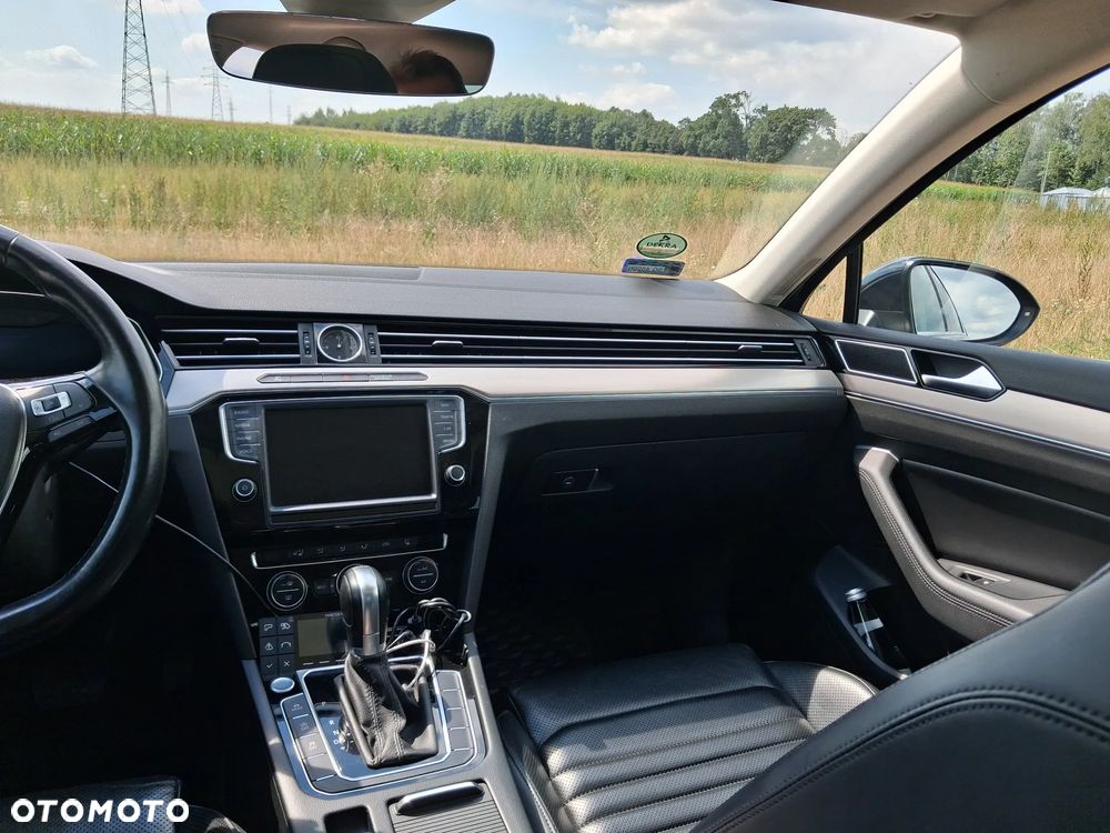 Volkswagen Passat - 11