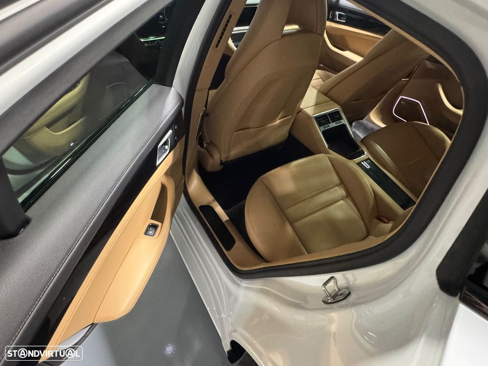 Porsche Panamera 4 E-Hybrid Platinum Edition - 15