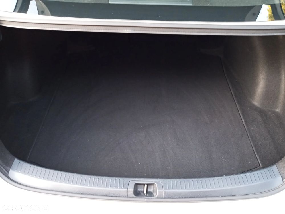 Toyota Corolla 1.8 Hybrid Comfort - 33