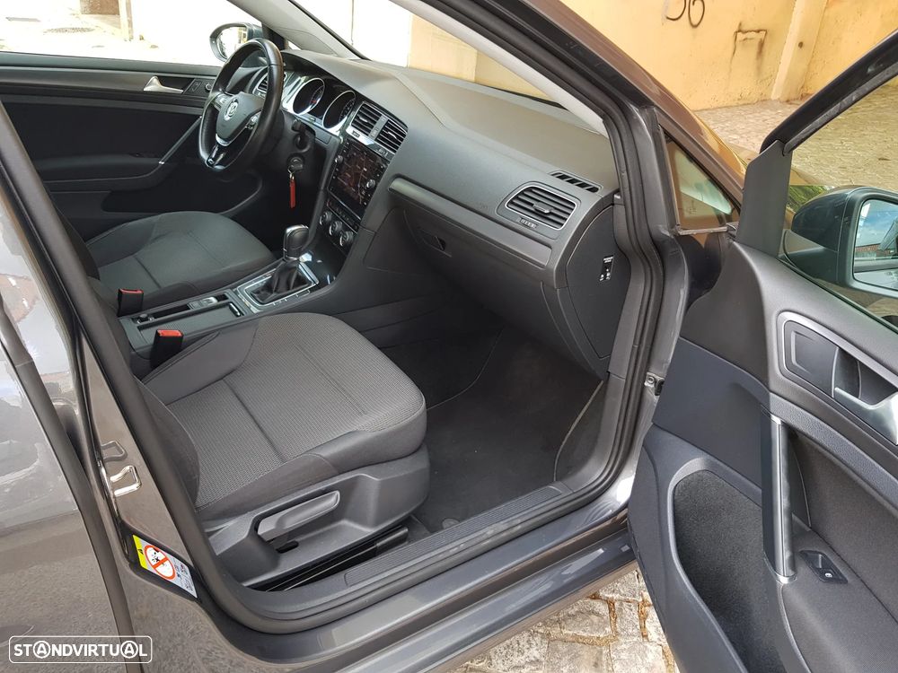 VW Golf Variant 1.6 TDi Confortline DSG - 34
