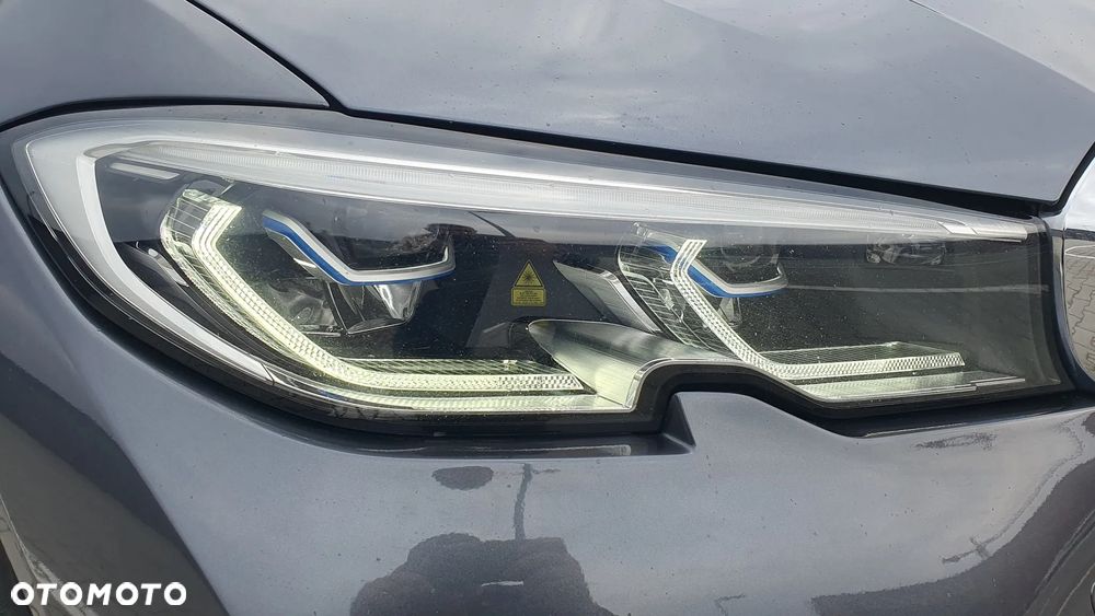 BMW Seria 3 330i xDrive Luxury Line sport - 15