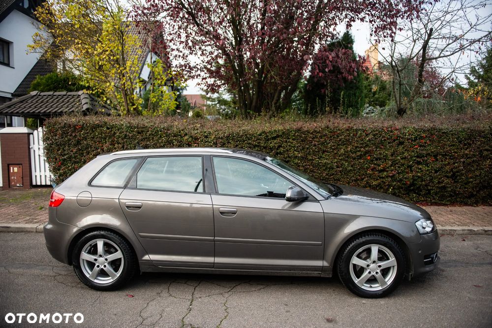 Audi A3 Sportback 1.6 TDI DPF Ambiente - 4