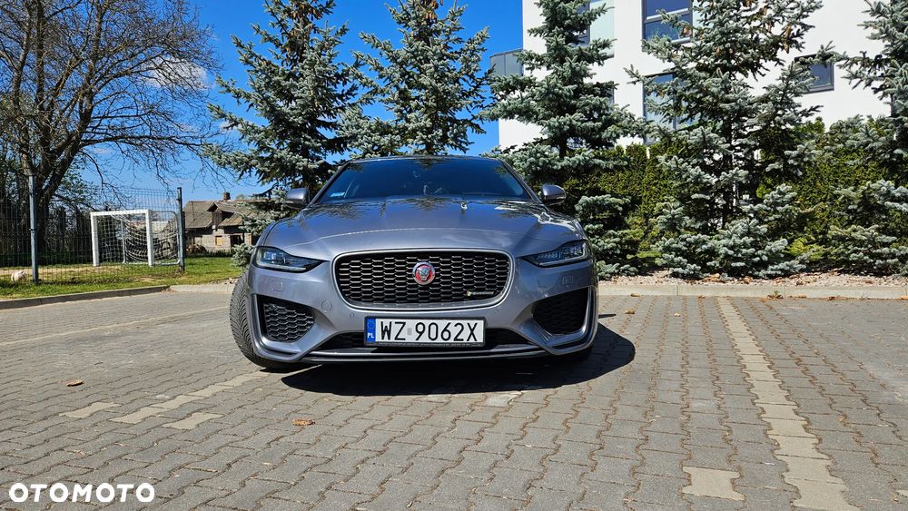 Jaguar XE 2.0 D180 R-Dynamic SE - 11