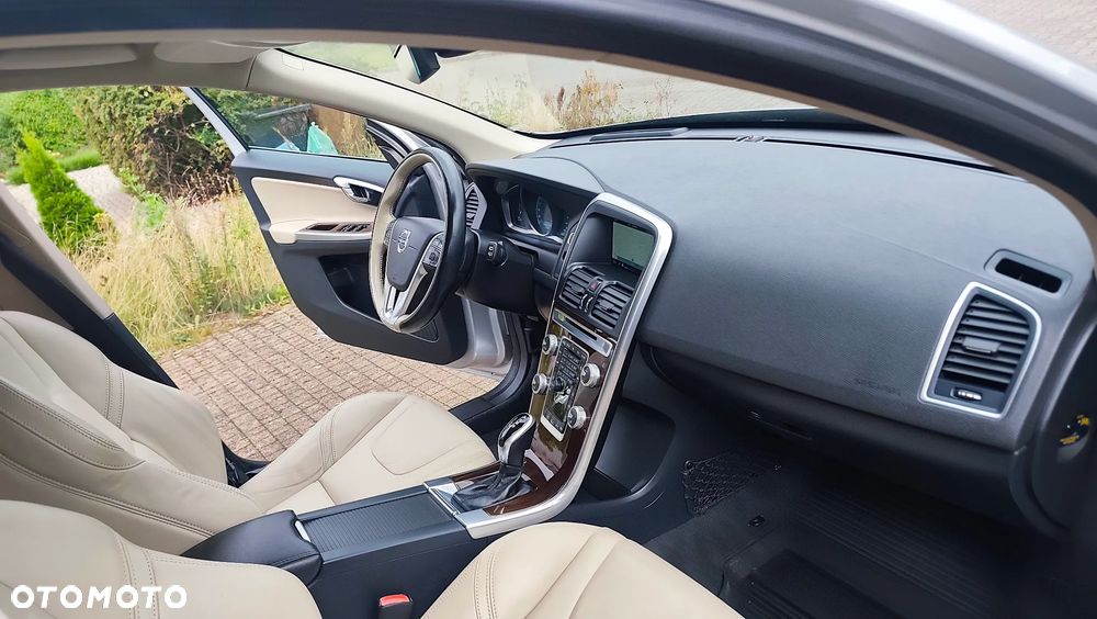 Volvo XC 60 D5 AWD Momentum - 33
