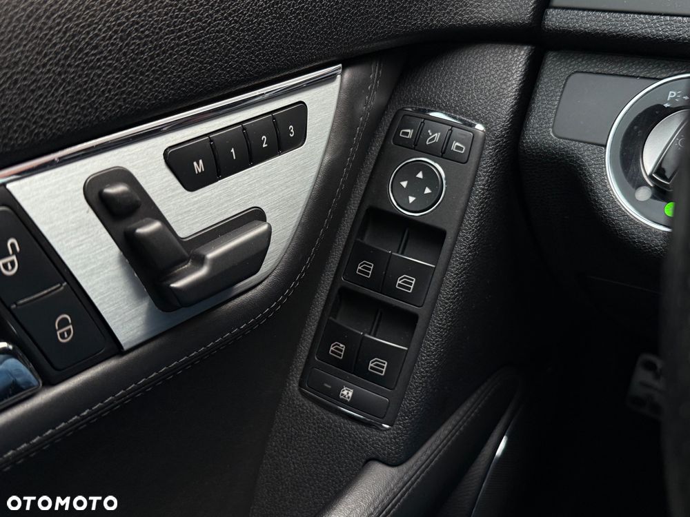 Mercedes-Benz Klasa C 63 AMG 7G-TRONIC - 21