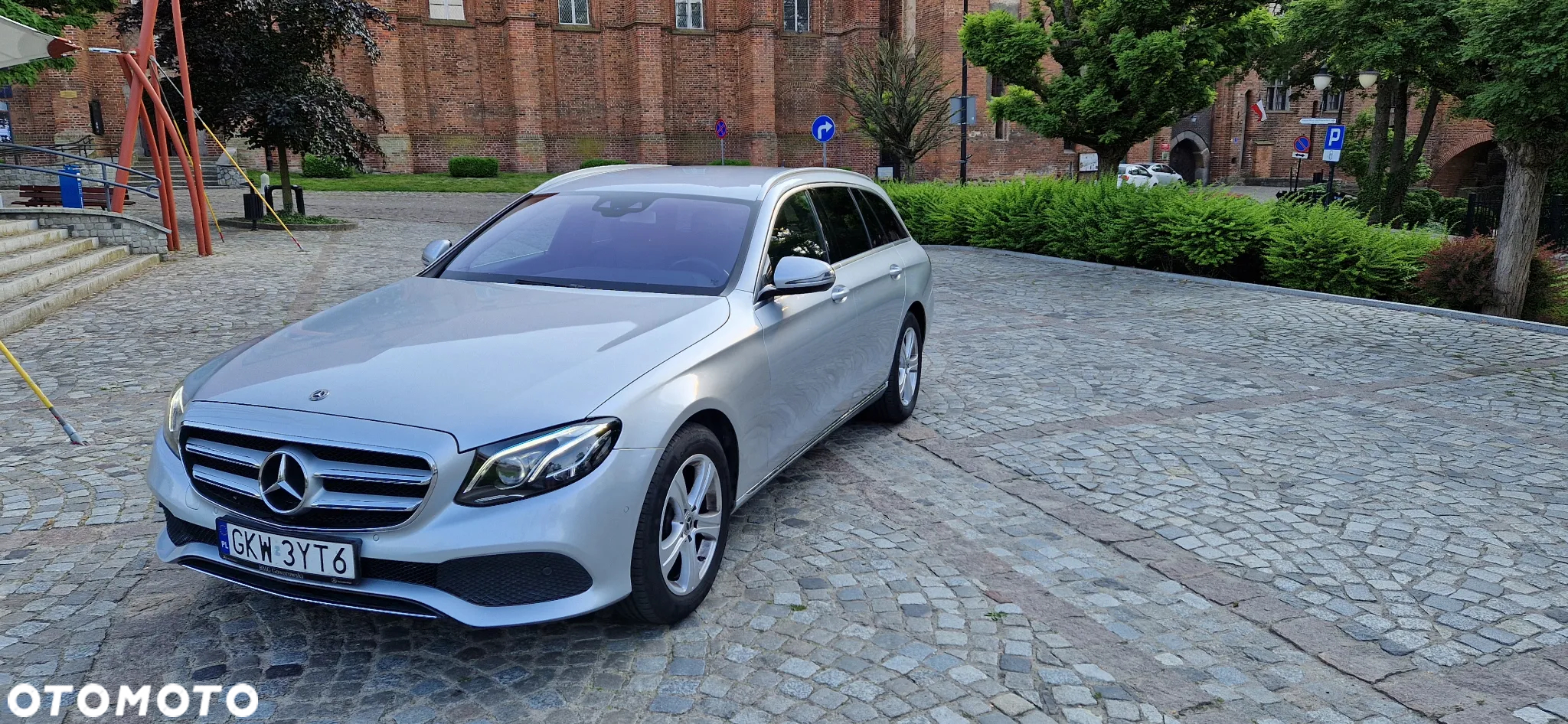 Mercedes-Benz Klasa E 220 d T 9G-TRONIC - 4