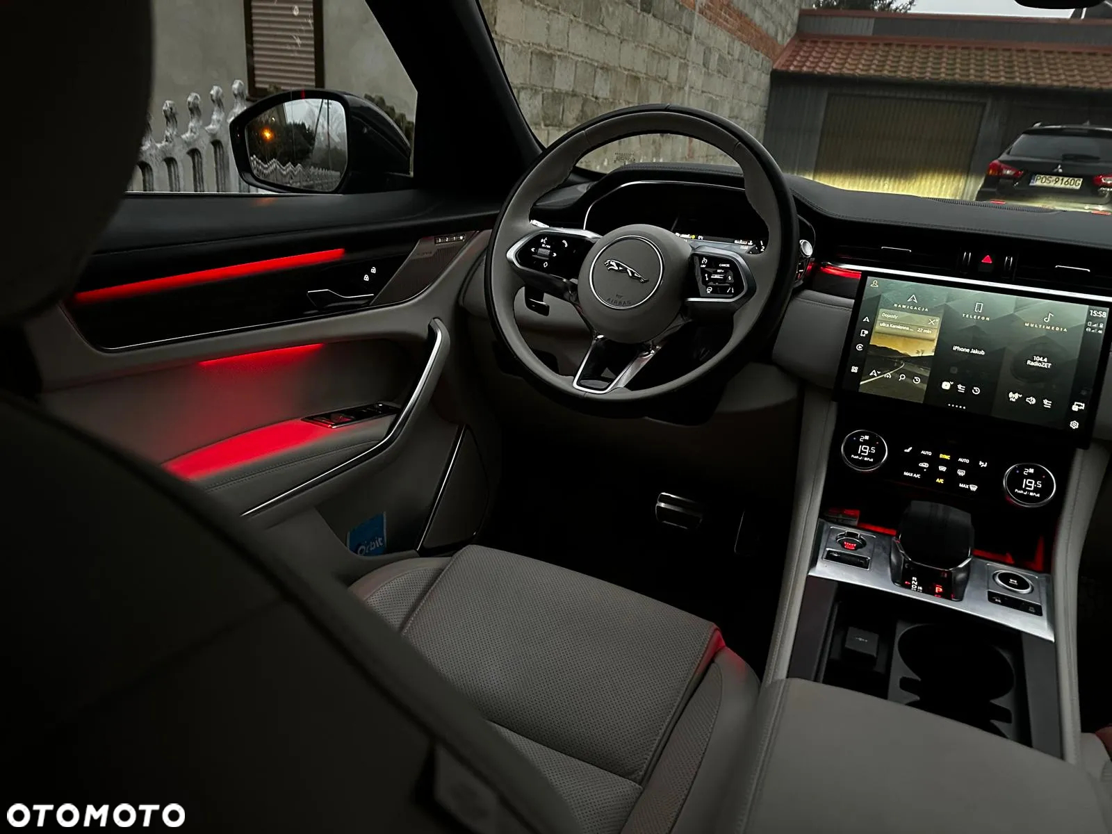 Jaguar F-Pace - 15