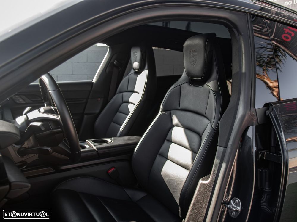 Porsche Taycan Cross Turismo - 22