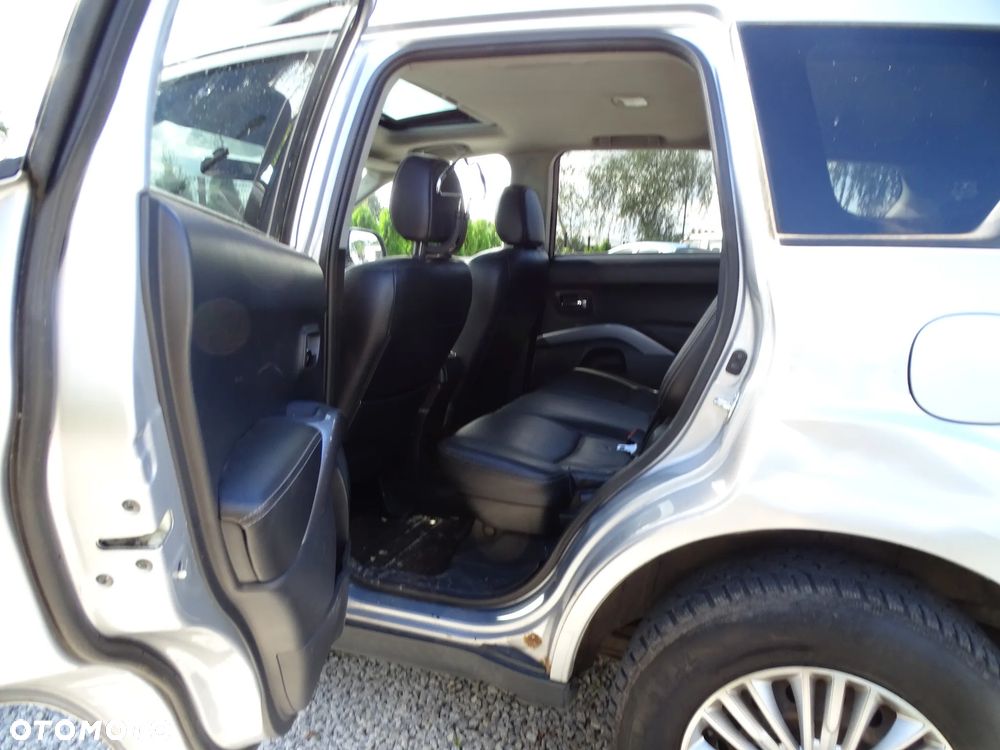 Mitsubishi Outlander - 11