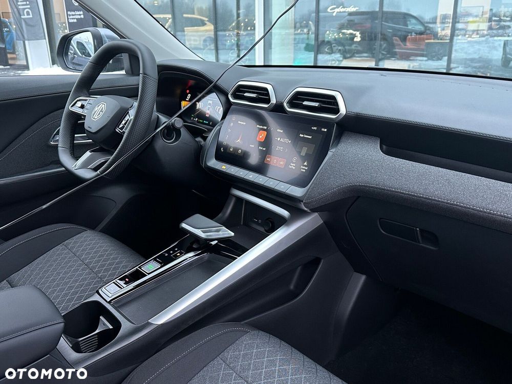 MG ZS Hybrid+ - 16