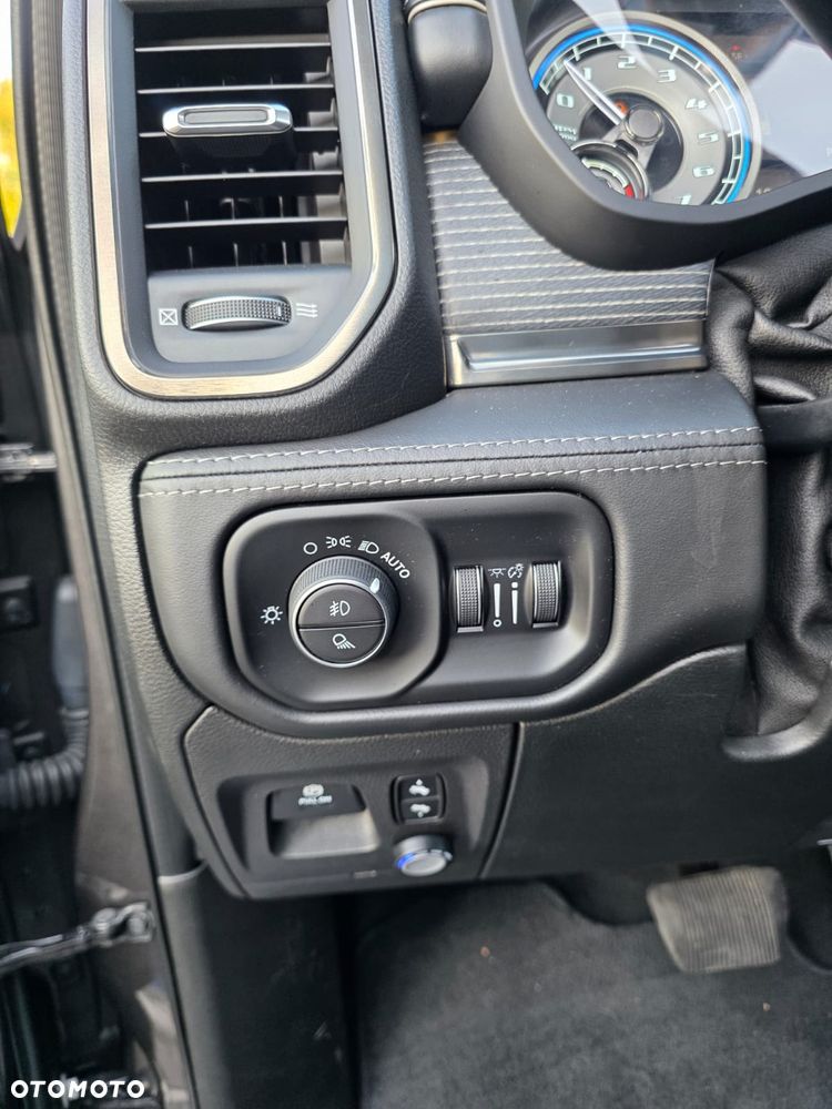 RAM 1500 Crew Cab Shortbed Limited - 21
