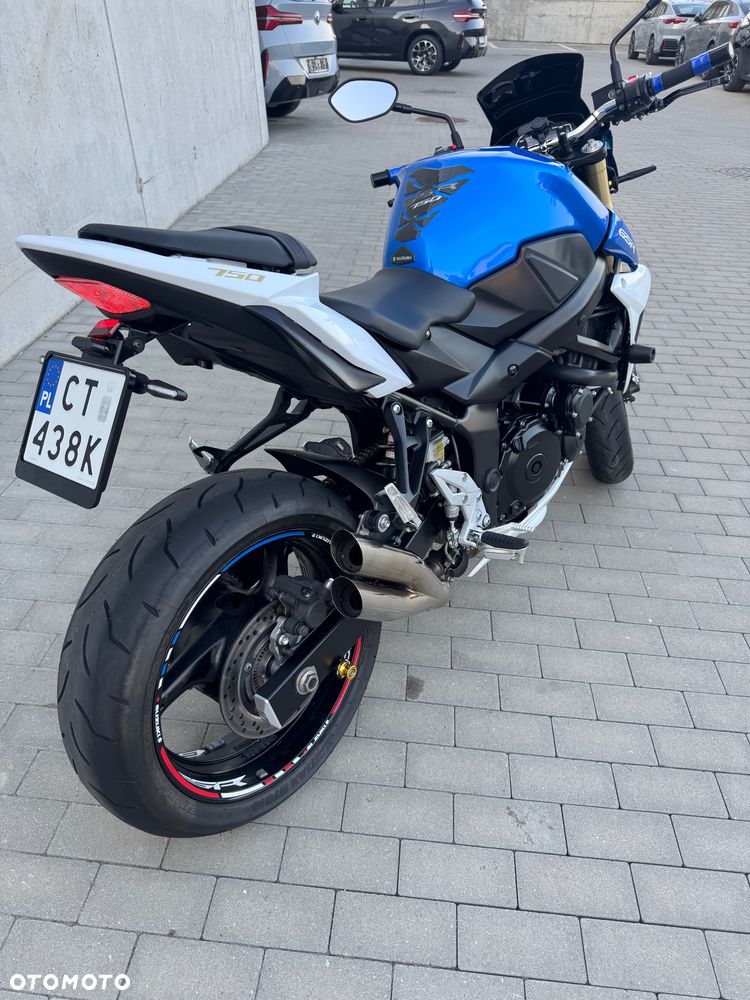 Suzuki GSR - 4