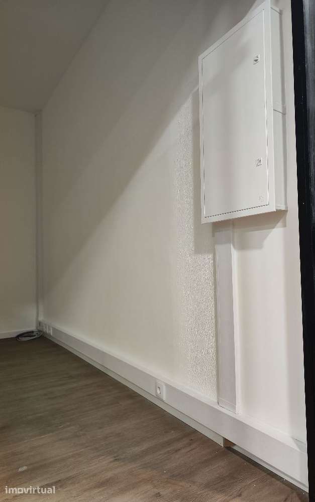 Disponível Loja 55 próxima à Câmara Municipal de Matosinhos - Grande imagem: 4/10