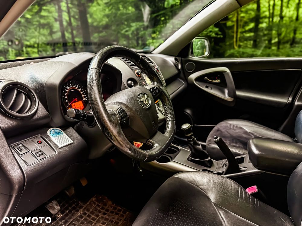Toyota RAV4 - 12