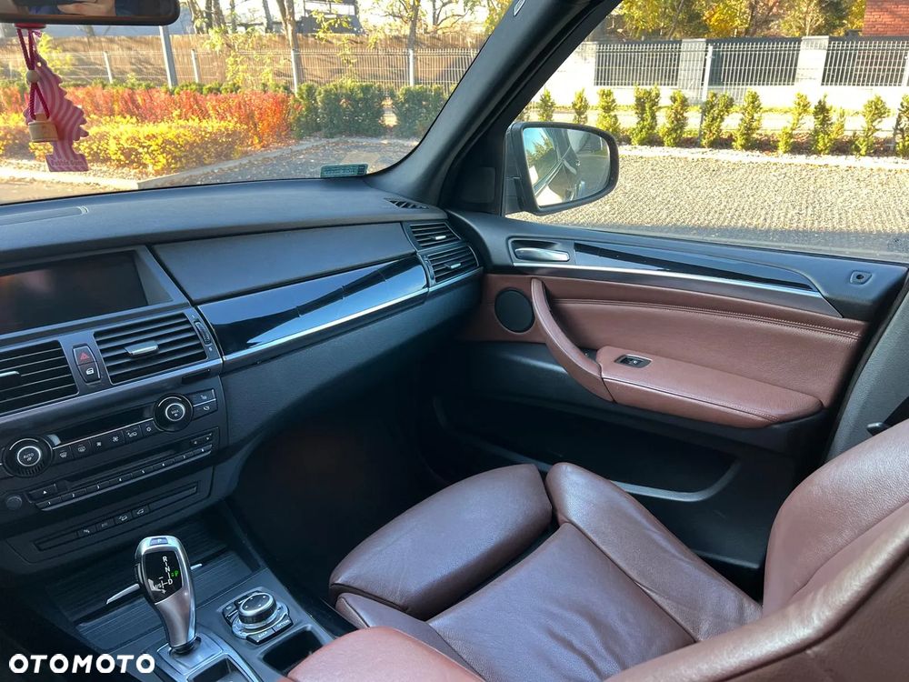 BMW X5 4.8i xDrive - 23