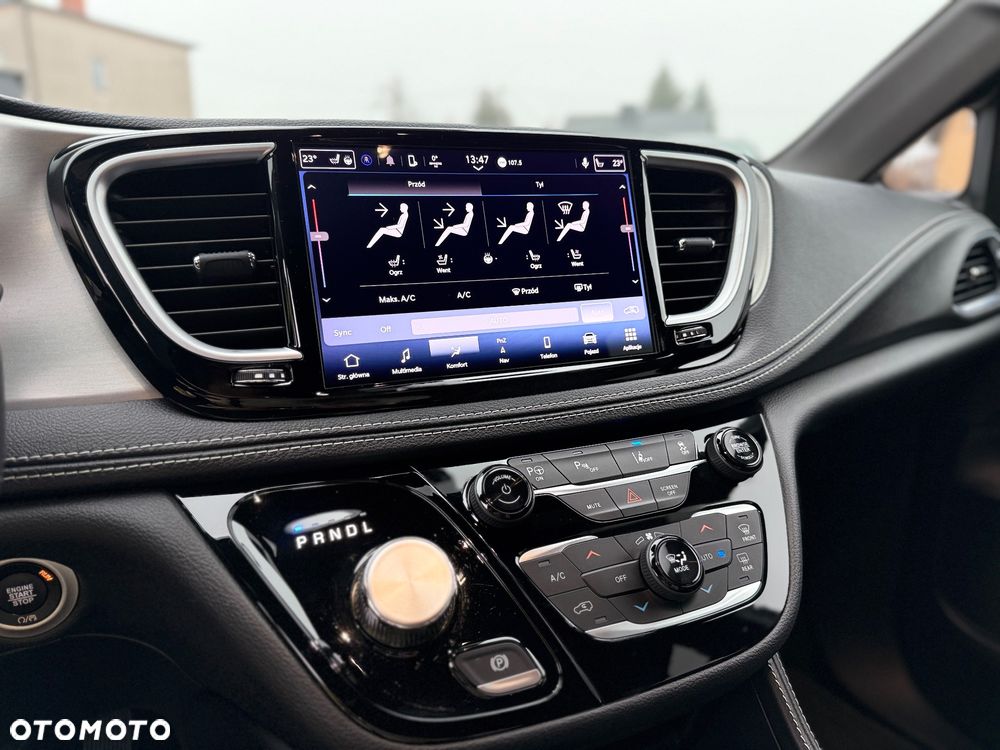 Chrysler Pacifica - 26