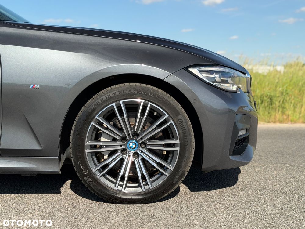 BMW Seria 3 330e M Sport - 27