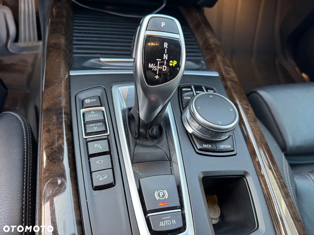 BMW X5 xDrive50i Sport-Aut - 10