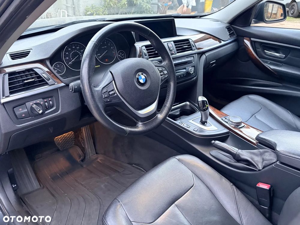 BMW Seria 3 328i xDrive Luxury Line - 13