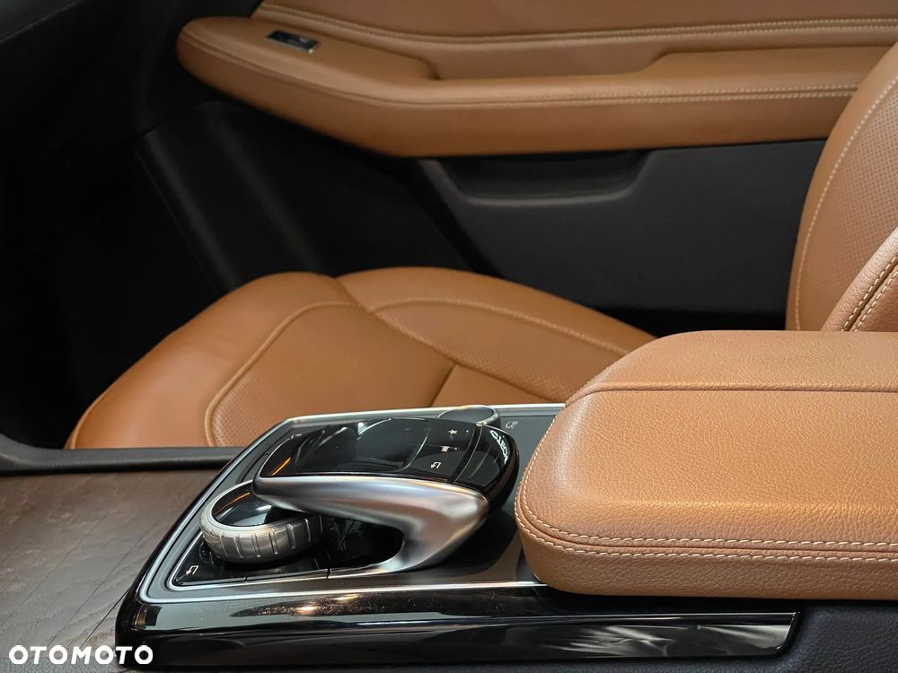 Mercedes-Benz GLS - 23