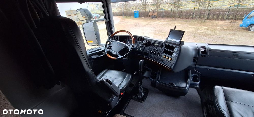 Scania Koniowóz 7-koni + living - 11