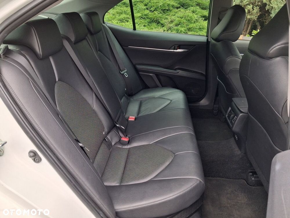 Toyota Camry 2.5 Hybrid Executive CVT - 22