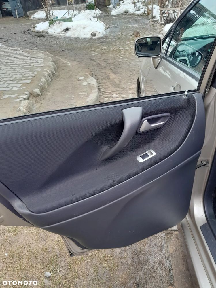 Suzuki Liana Kombi 1.6 4WD Comfort - 10