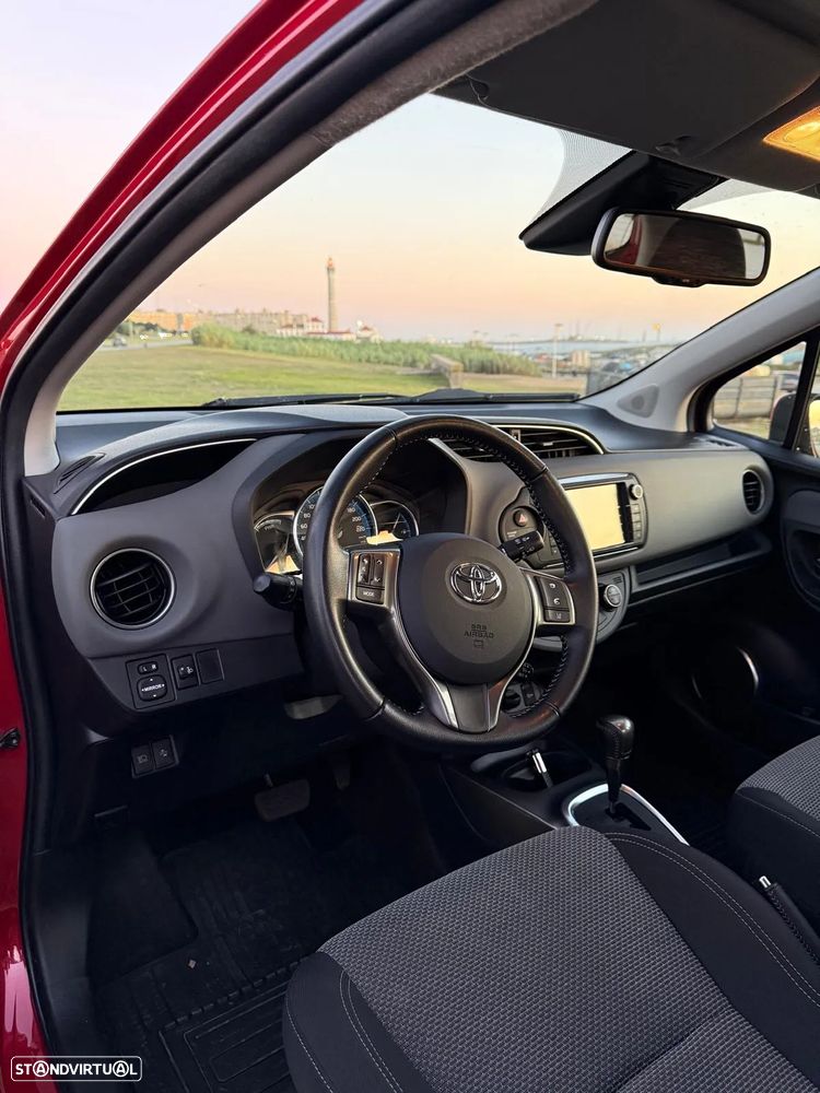 Toyota Yaris 1.5 HSD Exclusive+P.Luxury - 8