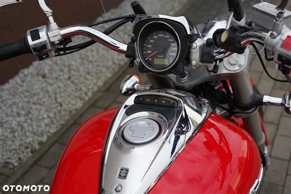 Suzuki Intruder - 17