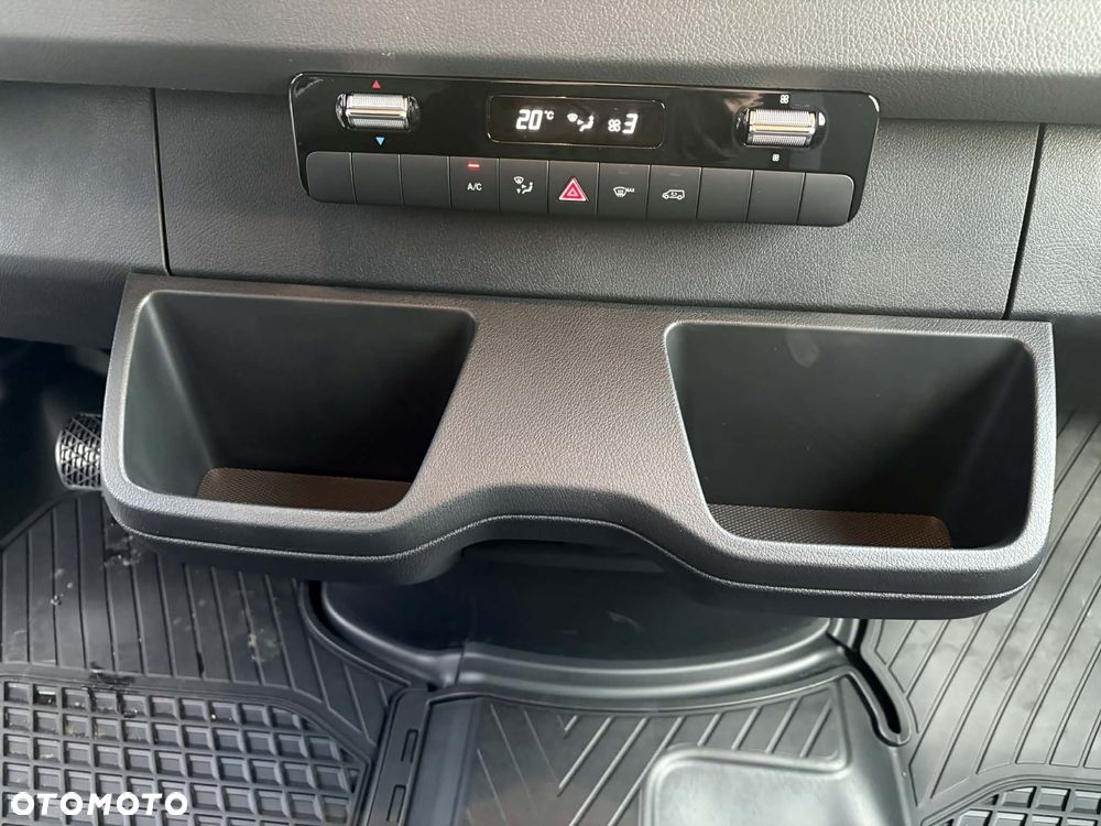 Mercedes-Benz Sprinter - 13