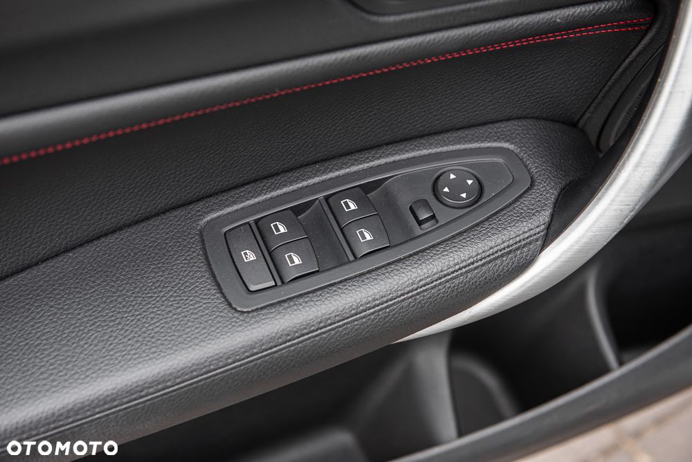 BMW Seria 1 116i Sport Line - 30