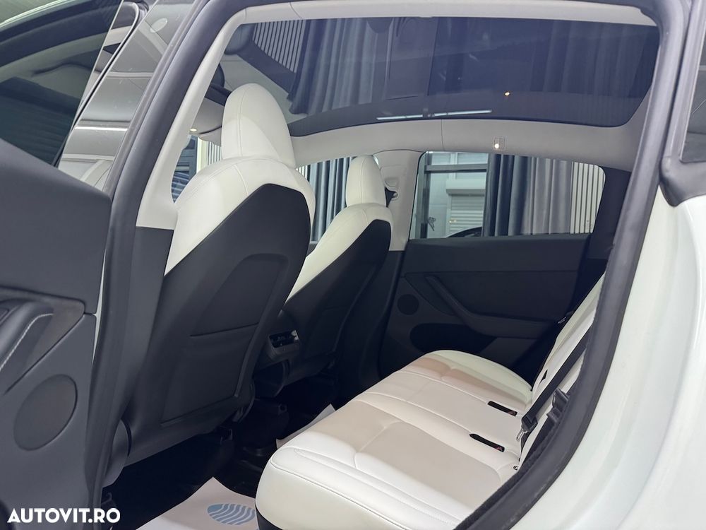 TESLA Model Y 2023 — imagine 55